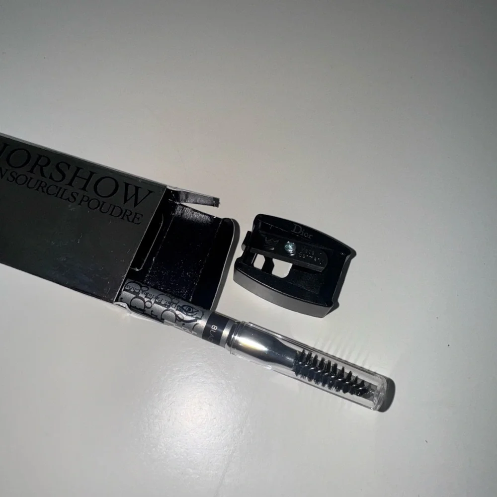 DIOR Diorshow Crayon- Waterproof Black Eyebrow Pencil - Picture 2 of 5